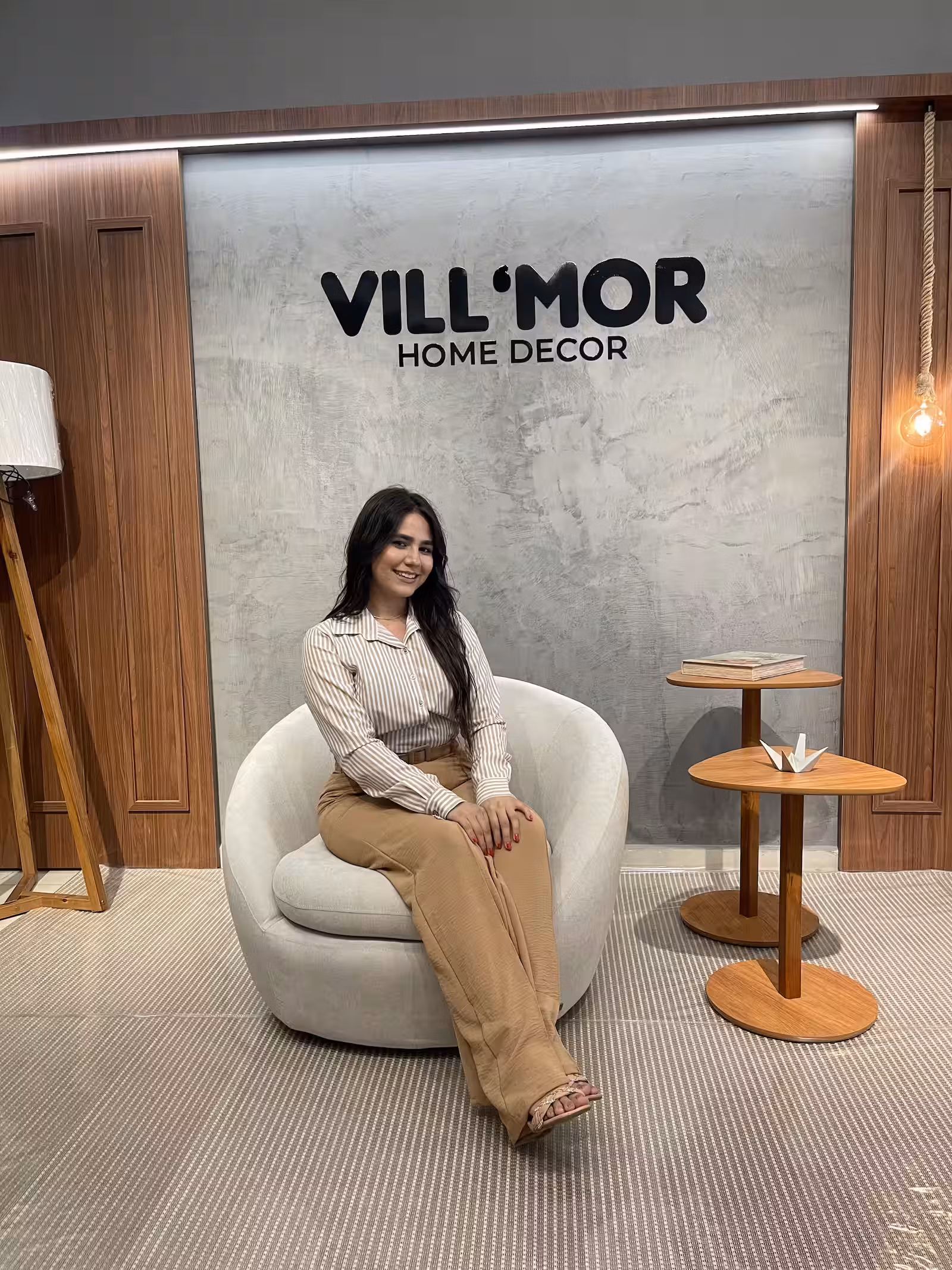 Poltrona modelo 'Poltrona Giratoria Class' de Villmor Home Decor. Diseño exclusivo de Villmor en Paraguay.
